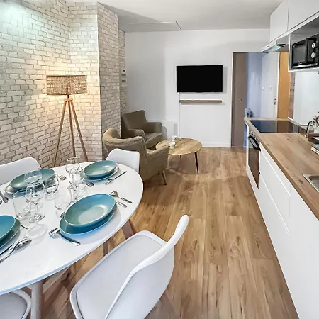 Angevin Avec Terrasse Et Wifi Rapide Apartment