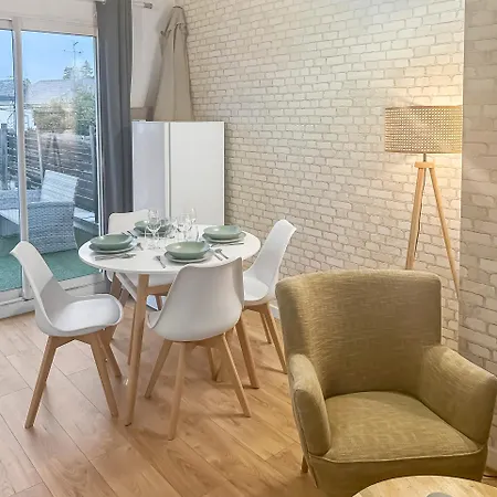 Angevin Avec Terrasse Et Wifi Rapide Apartment *