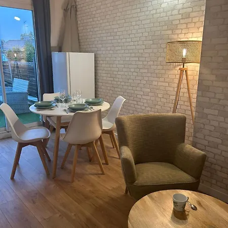 Angevin Avec Terrasse Et Wifi Rapide Apartment *